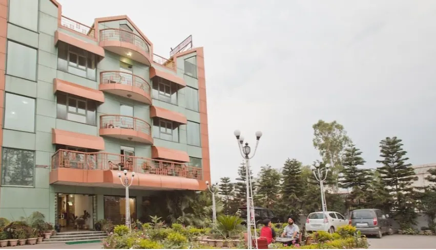 Hotel Amrit Regency